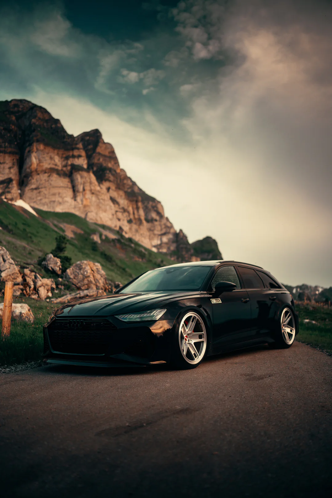 2021 THE HOLY GRAIL V2 (15 PRESETS BUNDLE!) – Gói preset tone màu xanh lá cây và màu cát phong cách (xmp/acr) B44L14 2 mike crawat 2021 the holy grail v2 presets desktop nencyha.com 1