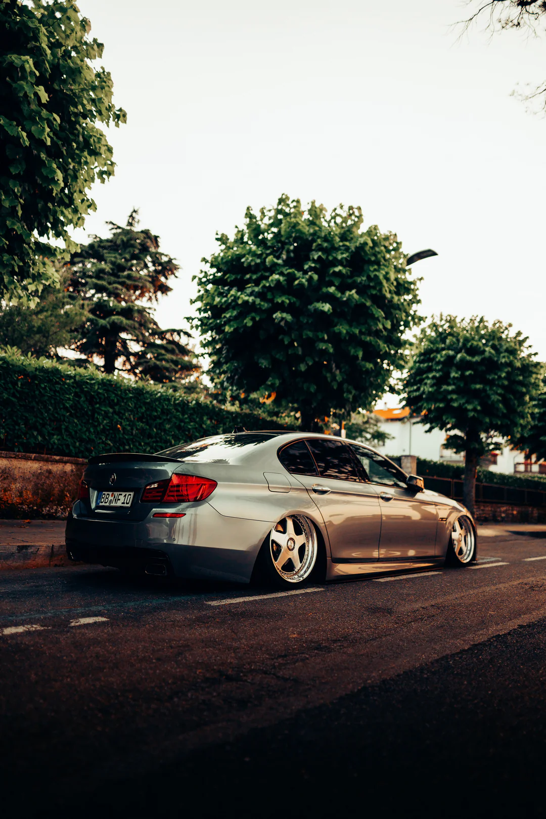 2021 THE HOLY GRAIL V2 (15 PRESETS BUNDLE!) – Gói preset tone màu xanh lá cây và màu cát phong cách (xmp/acr) B44L14 13 mike crawat 2021 the holy grail v2 presets desktop nencyha.com 12