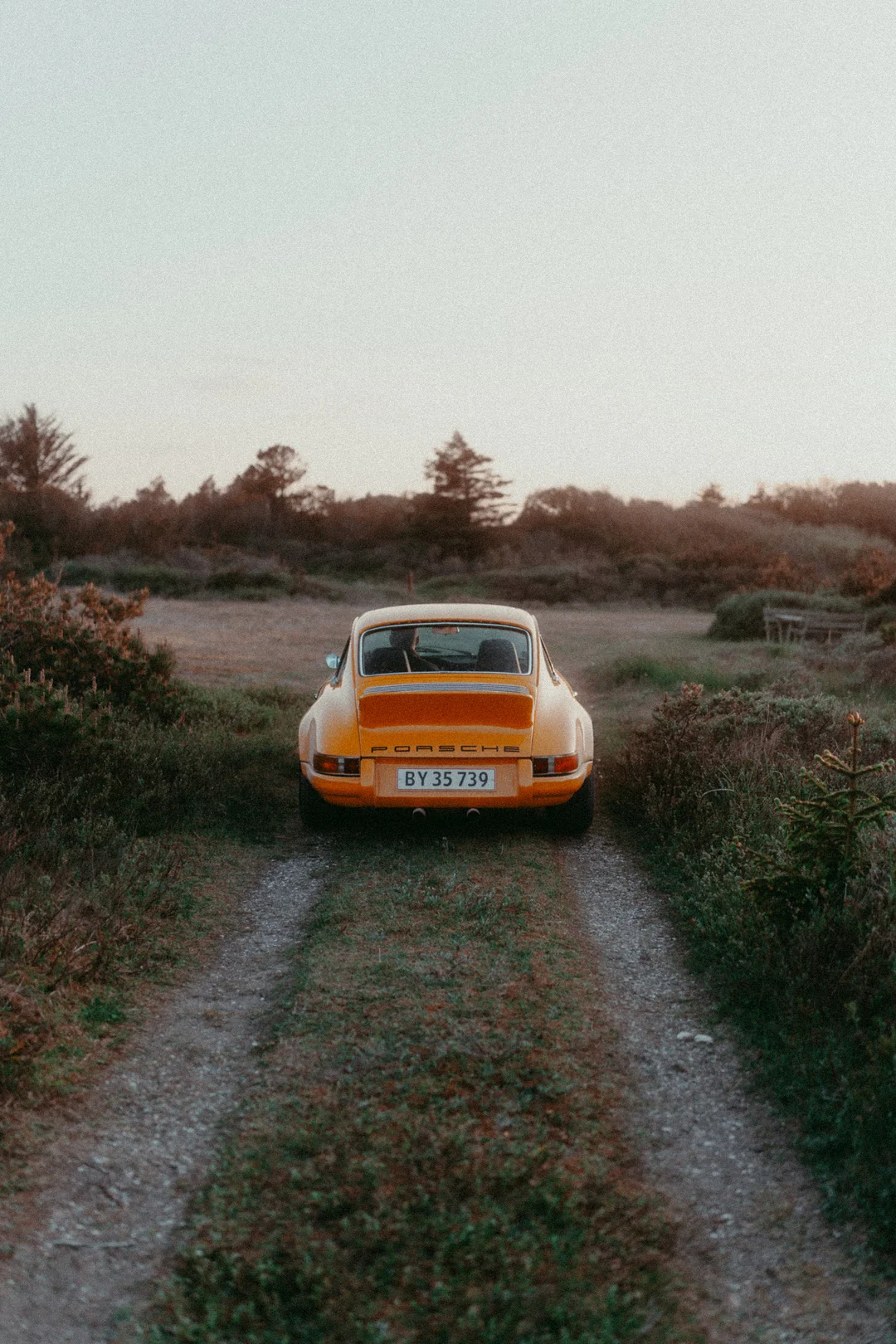 Mike Crawat 2024 35mm Film Look Presets *NEW* – Gói preset hoài cổ của phim 35mm dành cho ảnh về xe hơi - ô tô - thiên nhiên - chân dung (xmp/acr, dng) K43L55 15 mike crawat 2024 35mm film look presets nencyha.com 14