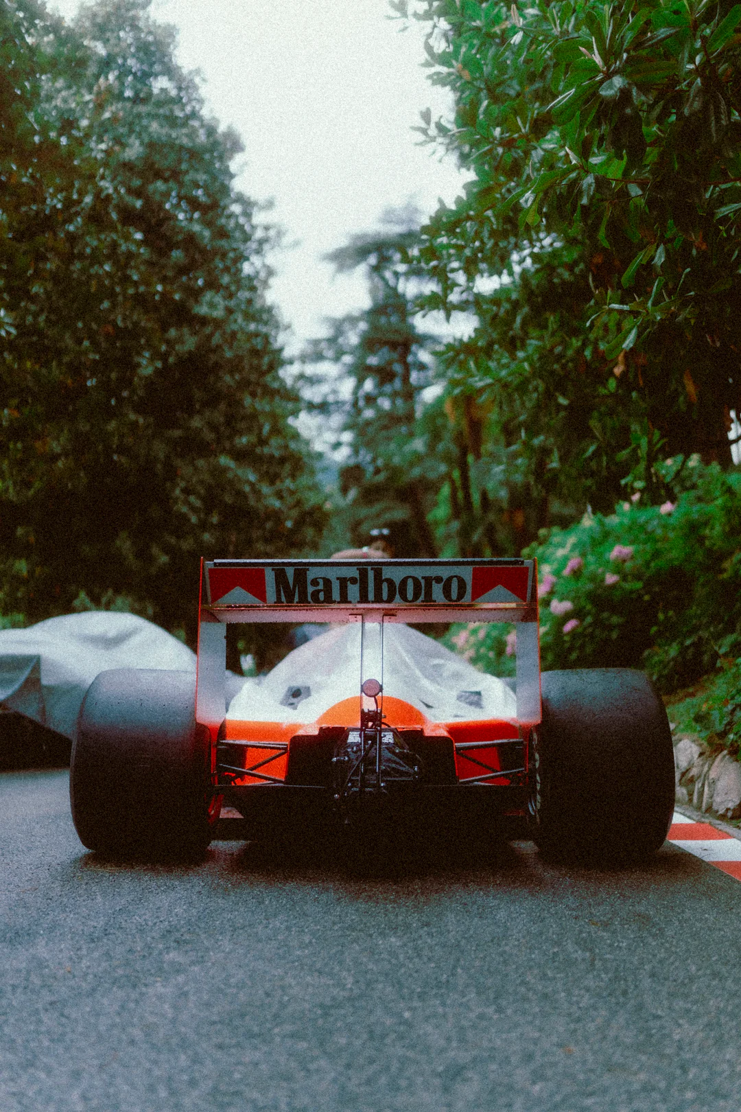 Mike Crawat 2024 35mm Film Look Presets *NEW* – Gói preset hoài cổ của phim 35mm dành cho ảnh về xe hơi - ô tô - thiên nhiên - chân dung (xmp/acr, dng) K43L55 5 mike crawat 2024 35mm film look presets nencyha.com 4