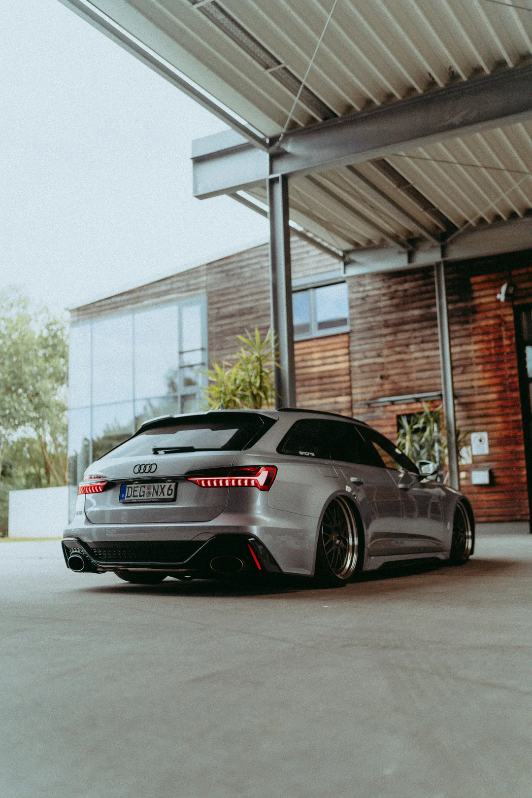 Mike Crawat 2024 35mm Film Look Presets *NEW* – Gói preset hoài cổ của phim 35mm dành cho ảnh về xe hơi - ô tô - thiên nhiên - chân dung (xmp/acr, dng) K43L55 6 mike crawat 2024 35mm film look presets nencyha.com 5