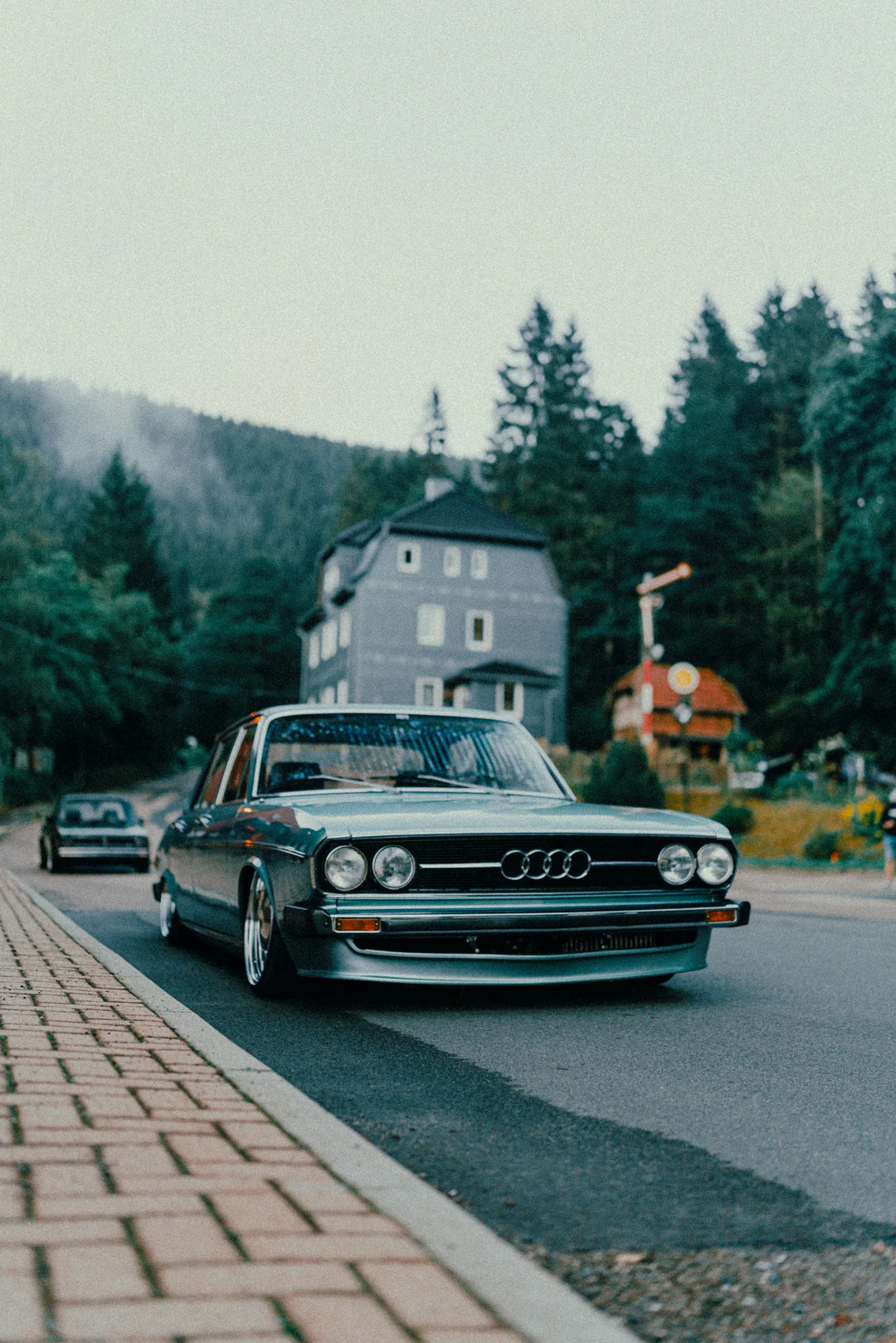 Mike Crawat 2024 35mm Film Look Presets *NEW* – Gói preset hoài cổ của phim 35mm dành cho ảnh về xe hơi - ô tô - thiên nhiên - chân dung (xmp/acr, dng) K43L55 7 mike crawat 2024 35mm film look presets nencyha.com 6