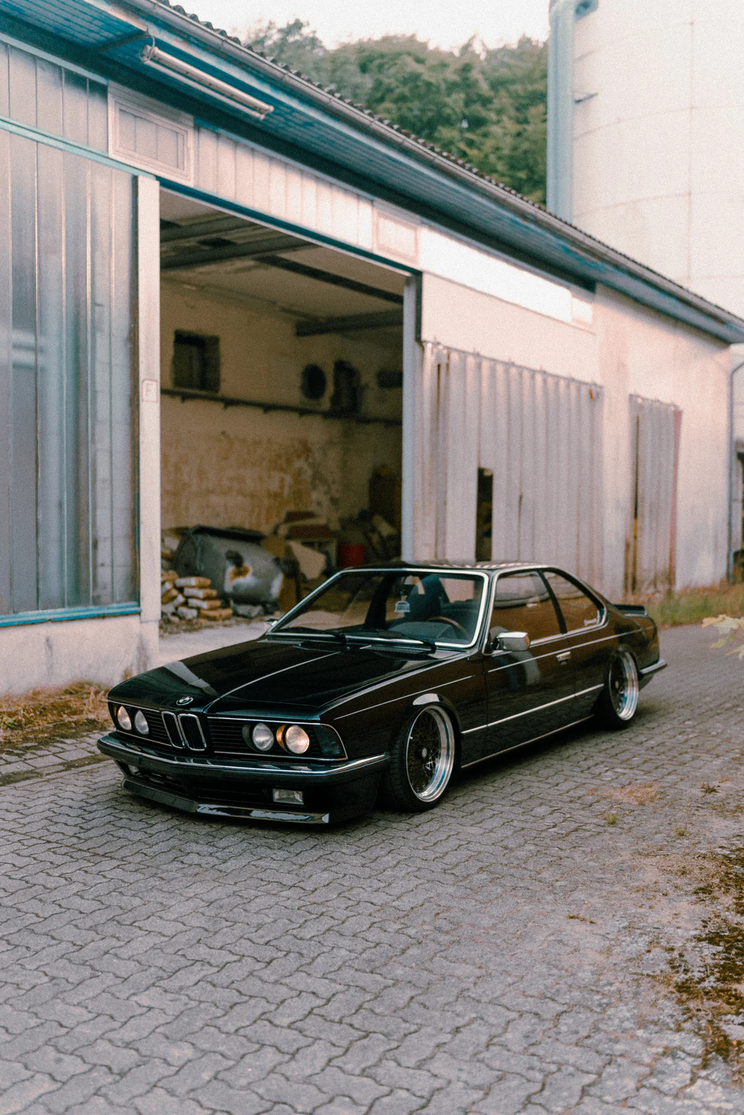 Mike Crawat 2024 35mm Film Look Presets *NEW* – Gói preset hoài cổ của phim 35mm dành cho ảnh về xe hơi - ô tô - thiên nhiên - chân dung (xmp/acr, dng) K43L55 9 mike crawat 2024 35mm film look presets nencyha.com 8