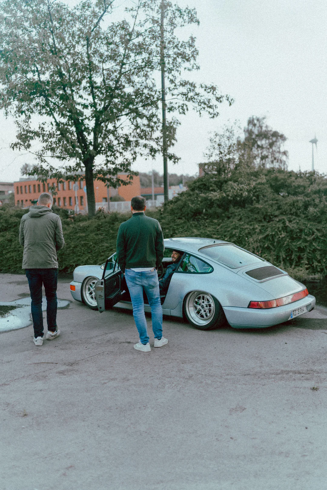 Mike Crawat 2024 35mm Film Look Presets *NEW* – Gói preset hoài cổ của phim 35mm dành cho ảnh về xe hơi - ô tô - thiên nhiên - chân dung (xmp/acr, dng) K43L55 10 mike crawat 2024 35mm film look presets nencyha.com 9