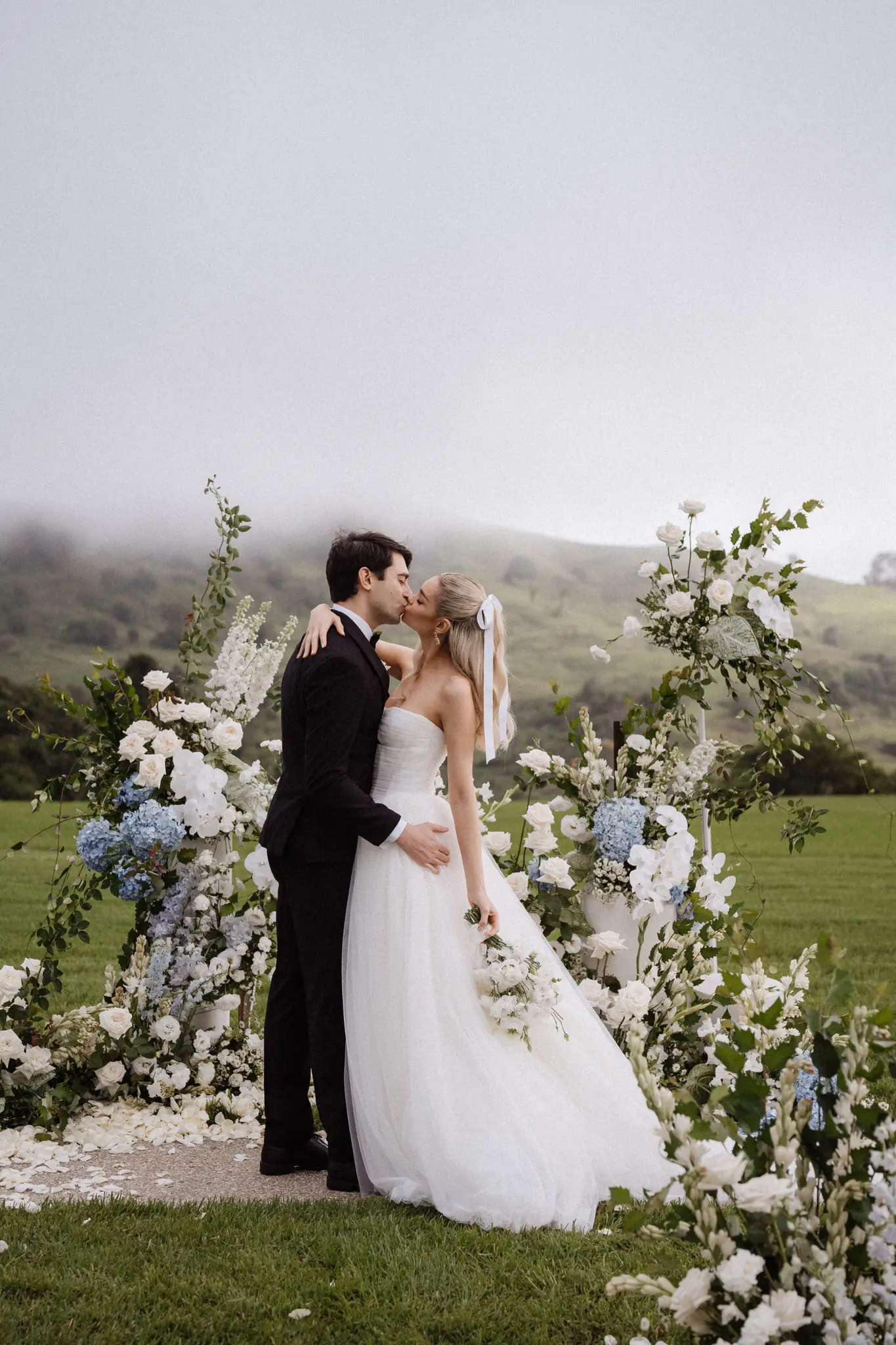 Shae Estella - The Signature Wedding Collection Presets – Gói Preset Dành Cho Nhiếp Ảnh Cưới – Tone Màu Hiện Đại - Lãng Mạn Và Đẹp (xmp/acr, dng) W54D71 10 shae estella the signature wedding collection presets goi preset danh cho nhiep anh cuoi 9