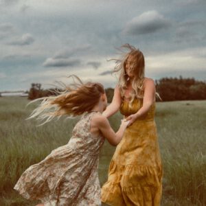 Root and Bud – The Northeast Preset Pack – Bộ sưu tập Preset Bảng Màu Thập Niên 90 Polaroid (xmp/acr) R81P73