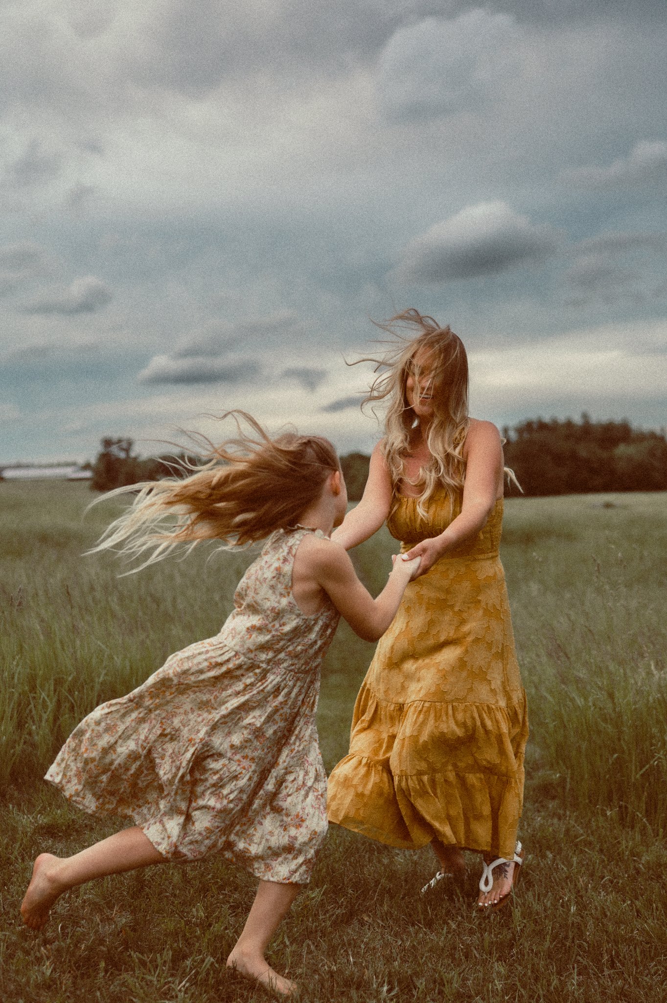 Root and Bud – The Northeast Preset Pack – Bộ sưu tập Preset Bảng Màu Thập Niên 90 Polaroid (xmp/acr) R81P73