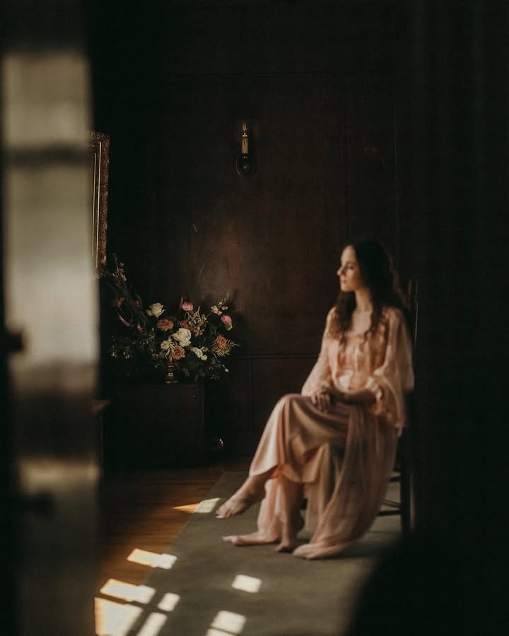 Reverie + Oak - Original – Bộ sưu tập Preset lấy cảm hứng từ hoàng hôn vàng dành cho chân dung đô thị và đám cưới hiện đại (xmp/acr) G95X28 3 reverie oak original bo suu tap preset lay cam hung tu hoang hon vang danh cho chan dung do thi va dam cuoi hien dai 2