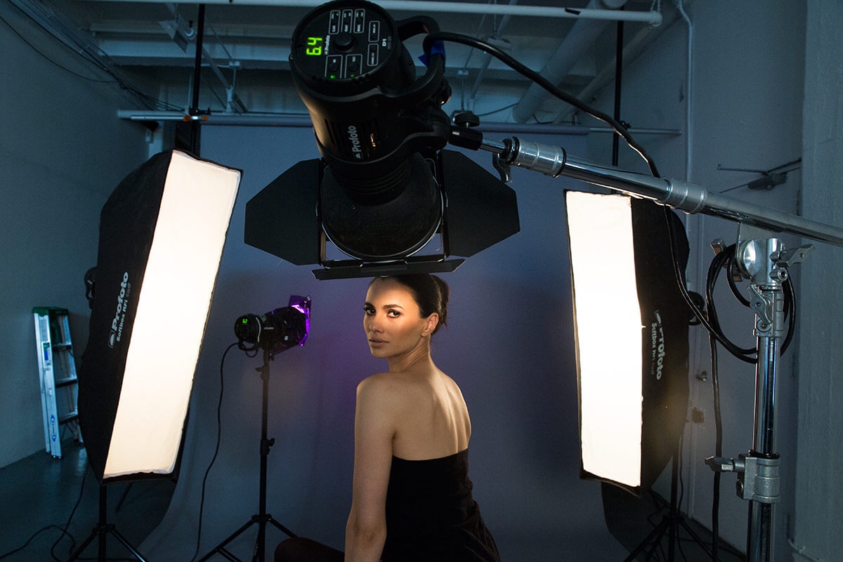 Lindsay Adler Photography - Creative Studio Lighting Series — Hướng dẫn toàn diện về ánh sáng trong Studio (mp4) D106Z20 1 Lindsay Adler Photography - Creative Studio Lighting Series — Hướng dẫn toàn diện về ánh sáng trong Studio (mp4) D106Z20