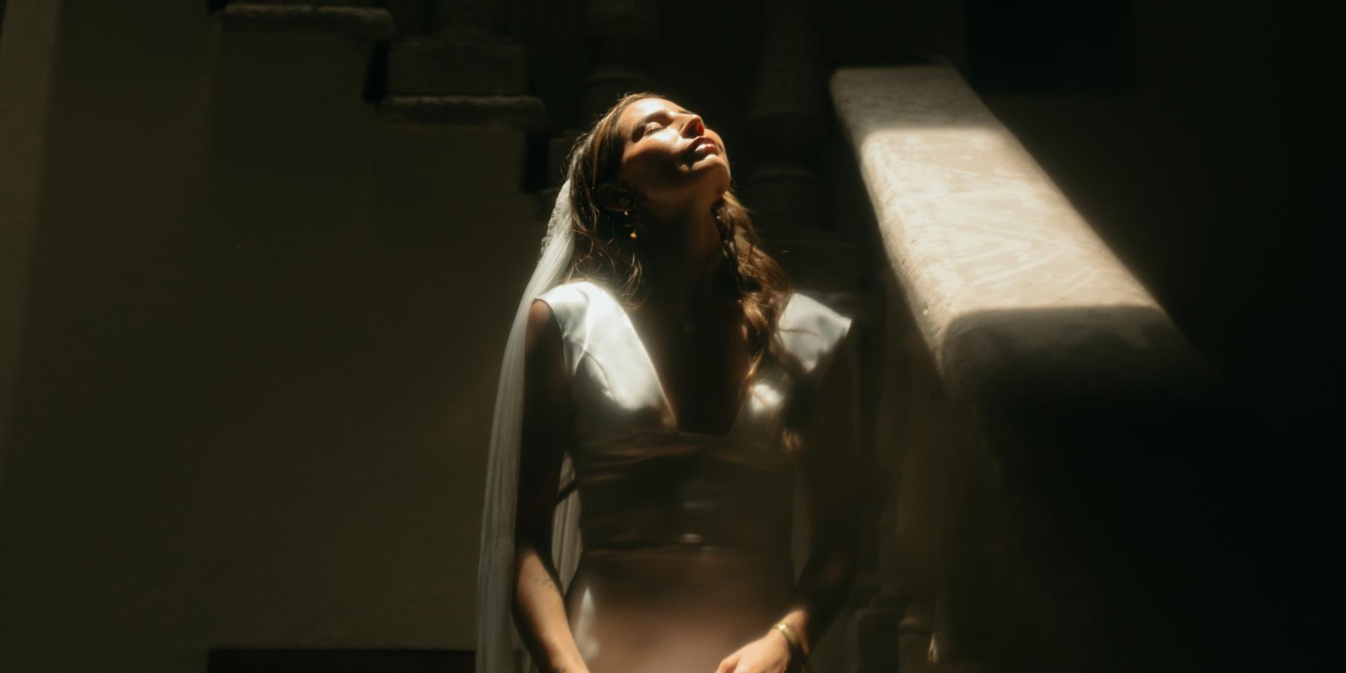 DVLOP - Melissa Marshall Presets — Bộ sưu tập Preset của NAG nổi tiếng Melissa Marshall phong cách Hoài niệm hiện đại dành cho Nhiếp ảnh cưới (xmp/acr) G114P87